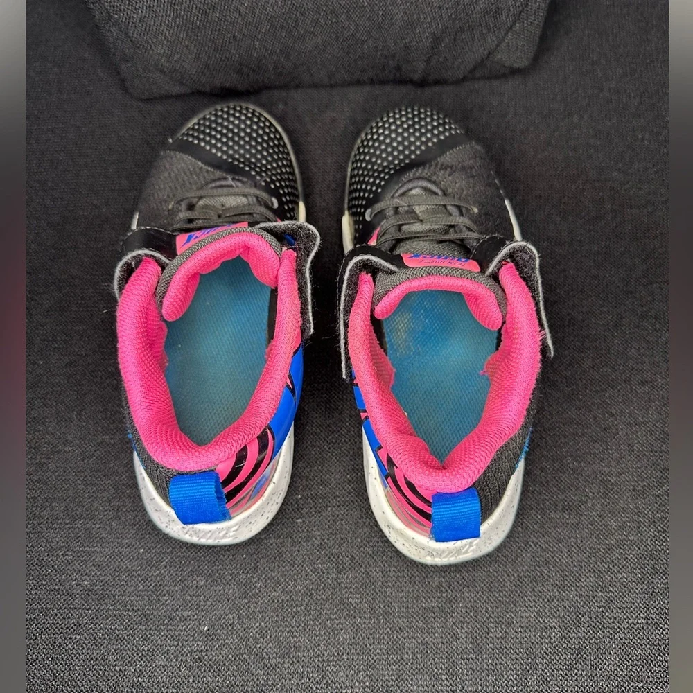 Nike Team Hustle‎ Quick 2 youth sneakers